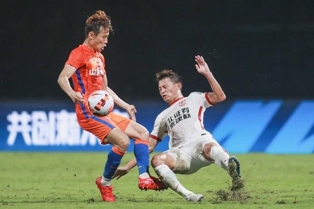 西甲-皇马1-0绝杀阿拉维斯纳乔染红巴斯克斯制胜西甲第18轮，皇马客场挑战阿拉维斯。